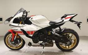 YAMAHA YZF-R1 2023