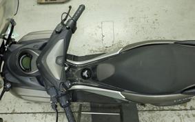 YAMAHA N-MAX SE86J