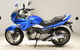 SUZUKI GSR250S