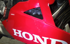 HONDA CBR650R E-Clutch 2025 RH17