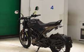 HUSQVARNA SVARTPILEN 125