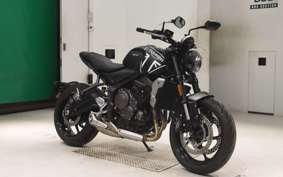TRIUMPH TRIDENT 660 2023