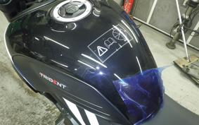 TRIUMPH TRIDENT 660 2026