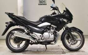 SUZUKI GSR250S