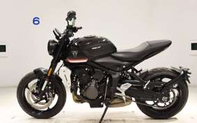 TRIUMPH TRIDENT 660 2025