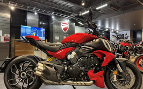 DUCATI DIAVEL V4 2023