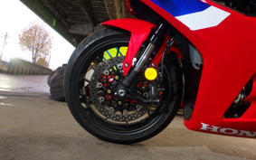 HONDA CBR650R E-Clutch 2025 RH17