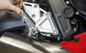 HONDA CB650R E-Clutch 2024 RH17