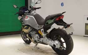 MOTO GUZZI V100マンディロS 2023