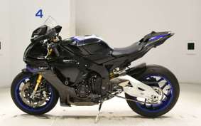 YAMAHA YZF-R1 M 2020 RN65J
