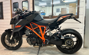 KTM 1290 SUPER DUKE R 2015 V3940