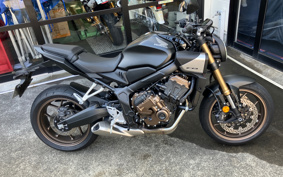 HONDA CB650R E-Clutch 2025 RH17