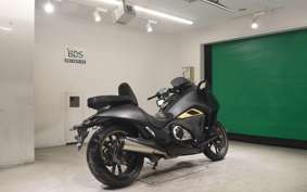 HONDA NM4 VULTUS -01 2014 RC82