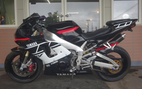 YAMAHA YZF-R1 1998 RN01