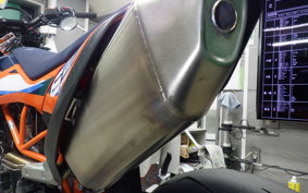 KTM 690 SMC R 2024