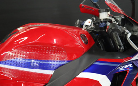 HONDA CBR600RR 2025 PC40