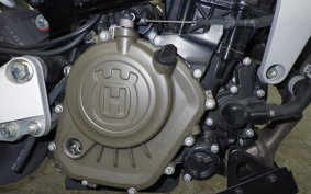 HUSQVARNA SVARTPILEN 125 2023