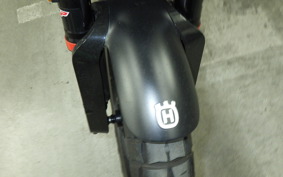 HUSQVARNA SVARTPILEN 401 2022