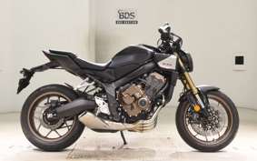 HONDA CB650R E-Clutch 2026 RH17