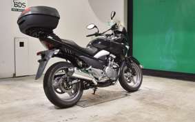 SUZUKI GSR250S 2023