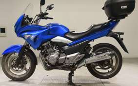 SUZUKI GSR250S