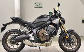 HONDA CB650R E-Clutch 2025 RH17