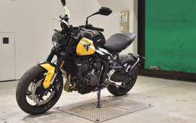 TRIUMPH TRIDENT 660 2025