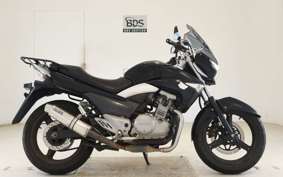 SUZUKI GSR250