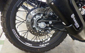 HUSQVARNA SVARTPILEN 401 2023