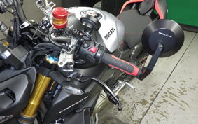 DUCATI ストリート FIGHTER V4SP2 2024