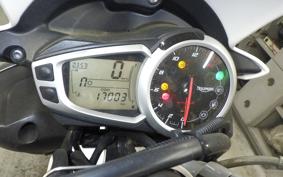 TRIUMPH STREET TRIPLE 85 2013