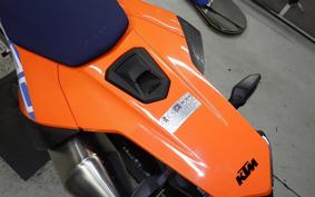 KTM 690 SMC R 2025
