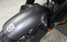 HUSQVARNA SVARTPILEN 401 2022