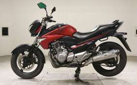 SUZUKI GSR250