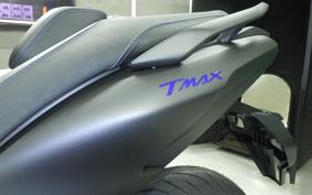 YAMAHA T-MAX 560 2026 SJ21J