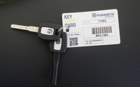 HUSQVARNA SVARTPILEN 401 2021