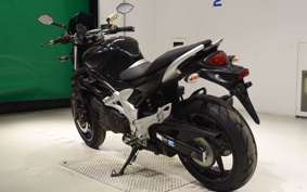 SUZUKI ｸﾞﾗﾃﾞｨｳｽ400 2010