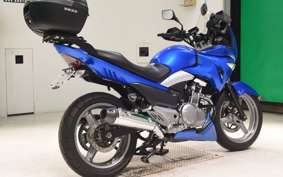 SUZUKI GSR250S