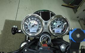 TRIUMPH BONNEVILLE T100 2025