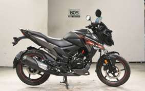 HONDA X-BLADE