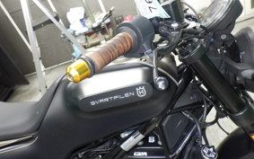 HUSQVARNA SVARTPILEN 250 2013