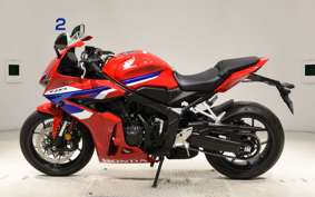 HONDA CBR650R E-Clutch 2025 RH17