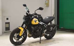 TRIUMPH TRIDENT 660 2025