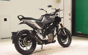 HUSQVARNA SVARTPILEN 125 2023