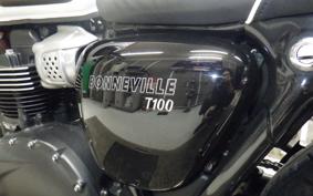 TRIUMPH BONNEVILLE T100 2022