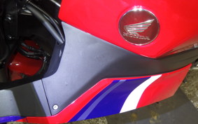 HONDA CBR600RR 2025 PC40