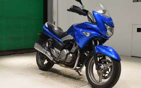 SUZUKI GSR250S 2017