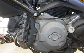 DUCATI MONSTER 696 + 2010