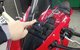 HONDA CBR650R E-Clutch 2025 RH17