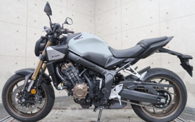 HONDA CB650R E-Clutch 2024 RH17